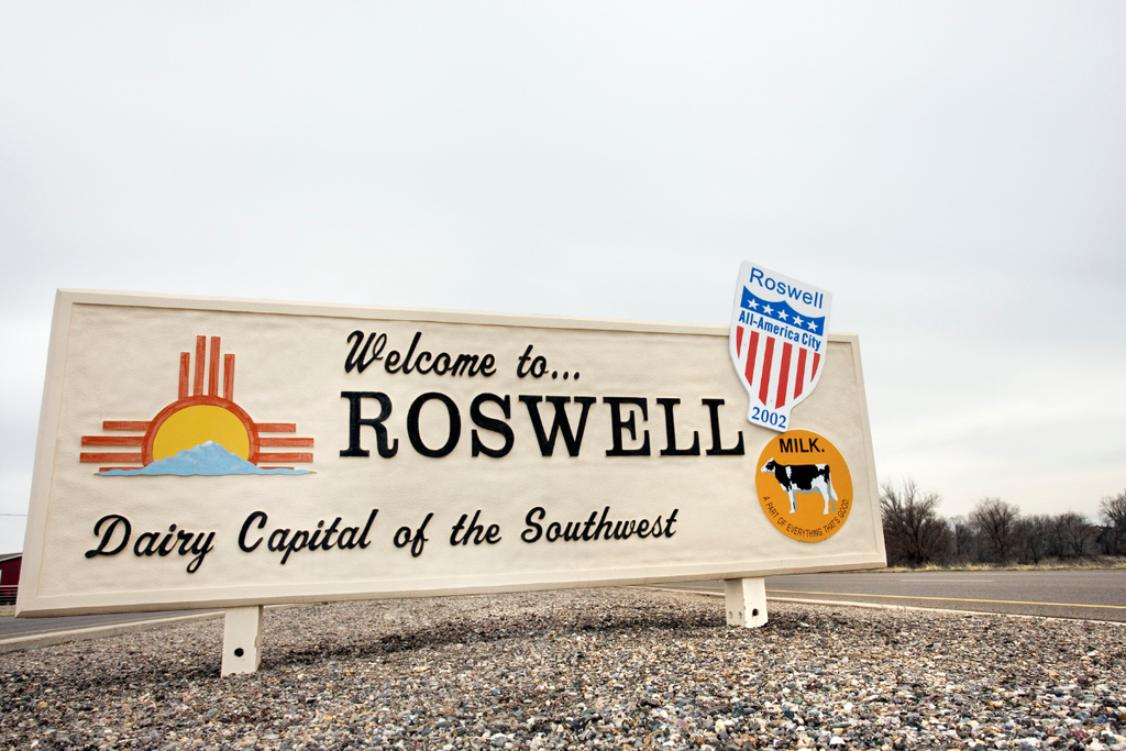 From Roswell to Reddit: How UFO T-Shirts Keep Alien Culture Alive Across Generations