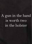 Camiseta Una pistola en la mano vale dos en la pistolera