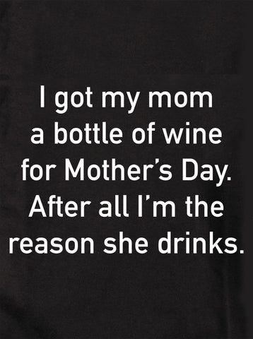 Le compré a mi mamá una botella de vino Camiseta