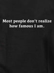 La mayoría de la gente no se da cuenta de lo famoso que soy. Camiseta para niños
