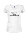 My Protons are a Positive Influence - Camiseta con cuello en V para jóvenes