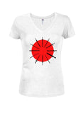Camiseta con cuello en V para jóvenes con círculo rojo de espadas