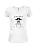 Los piratas están aquí Juniors V cuello camiseta