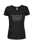 Ils disent que ce qu'il y a à l'intérieur compte, mais l'intérieur des gens est dégueulasse T-shirt col en V junior