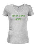 Toca un poco de hierba Camiseta con cuello en V para jóvenes