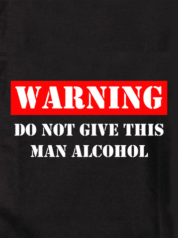 ADVERTENCIA NO DAR A ESTE HOMBRE ALCOHOL Camiseta