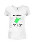 Attendez une minute... La Virginie occidentale est un État ? T-shirt col V junior